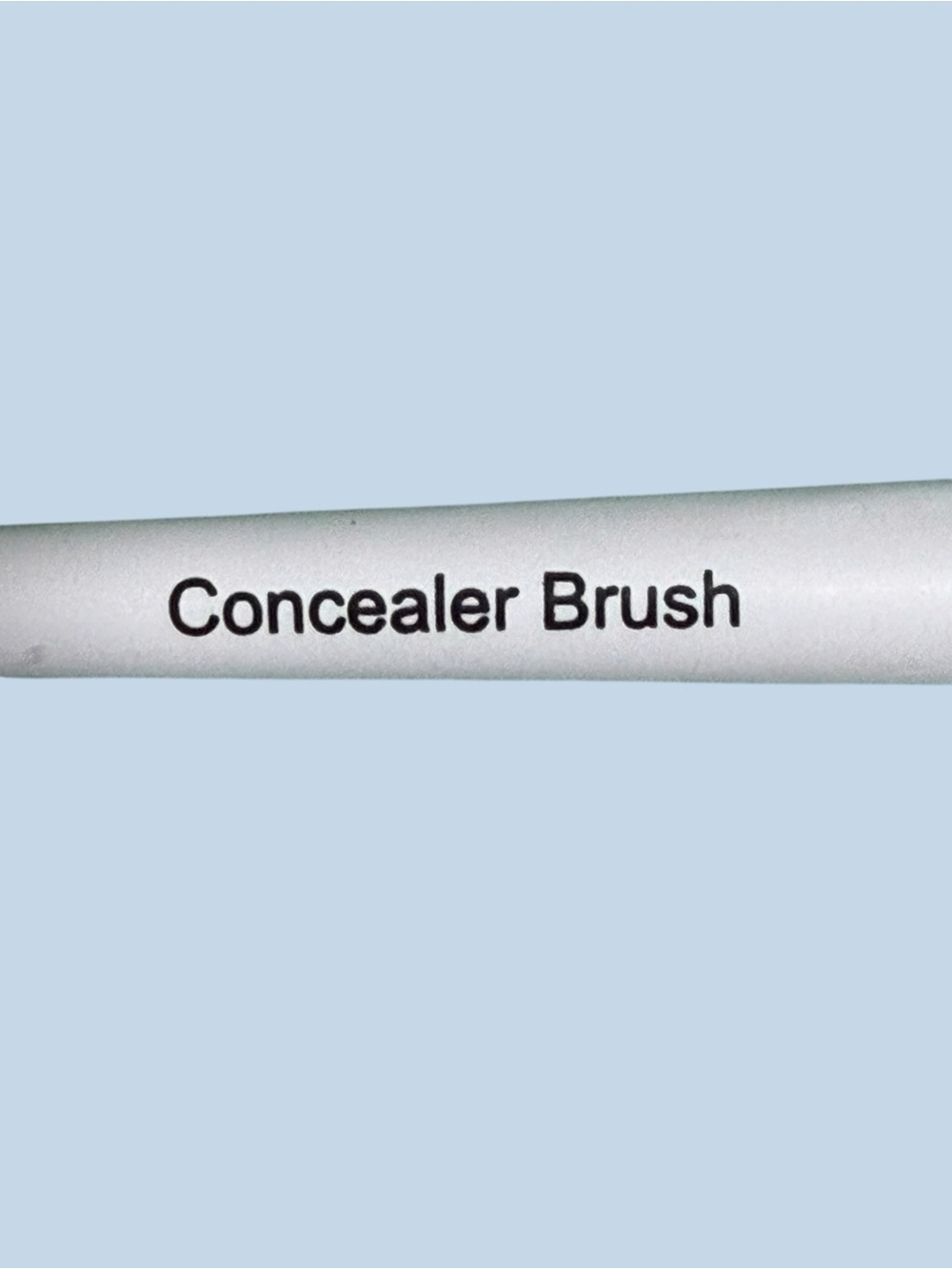 TYS BEAUTY Concealer Brush - White Handle, Ombre Bristles - Picture 3 of 6